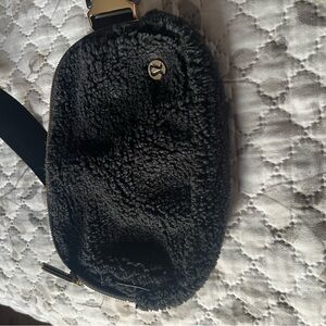 Lululemon Black Sherpa Belt Bag with Gold Zipper